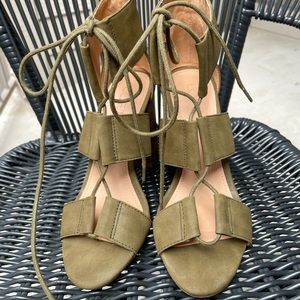 Ann Taylor Loft lace up stacked up heel gladiator sandals moss green 7